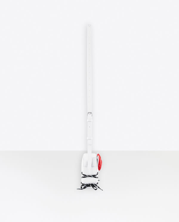 2020超限定バレンシアガコピー 【バレンシアガ&Hello Kittyコラボ】Camera Bag XS